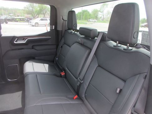 New 2026 GMC Sierra 1500 SLT w/ SLT Premium Package AWD/4WD image 13