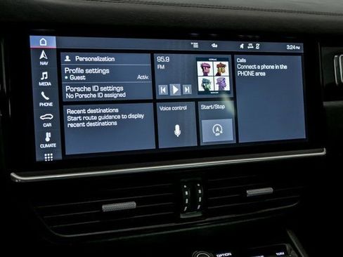 Used 2020 Porsche Cayenne Turbo image 20