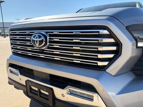 Used 2025 Toyota Tacoma Limited image 6