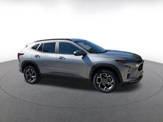 Used 2025 Chevrolet Trax LT video 2