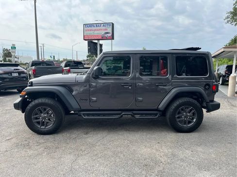 Used 2025 Jeep Wrangler Unlimited Sport AWD/4WD image 8