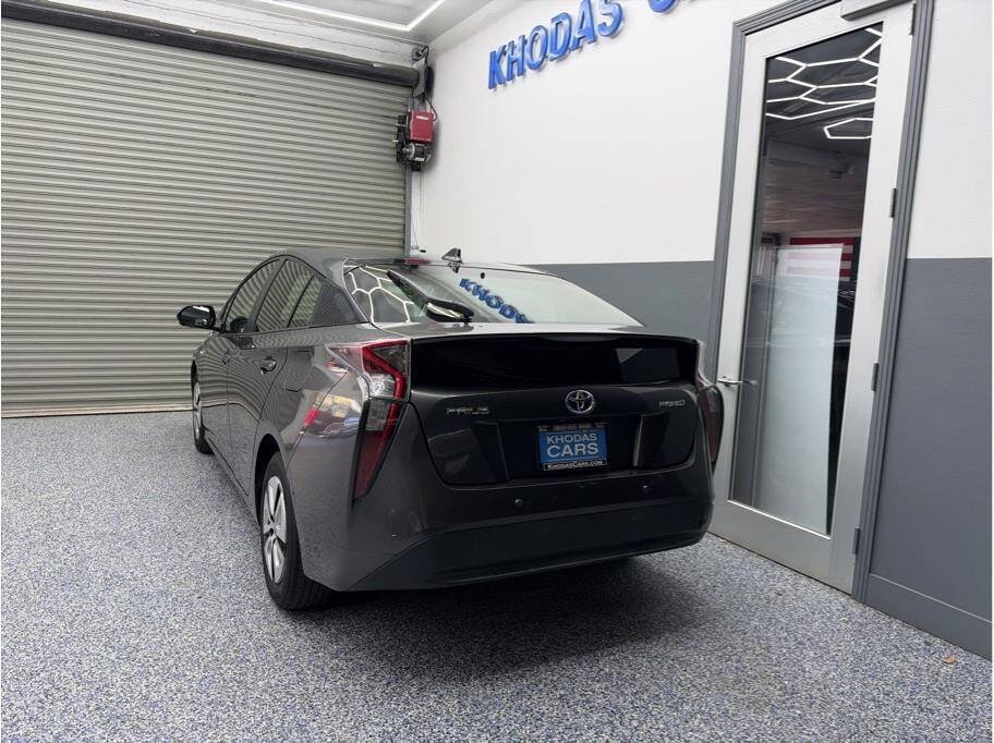 Used 2018 Toyota Prius Three FWD image 4