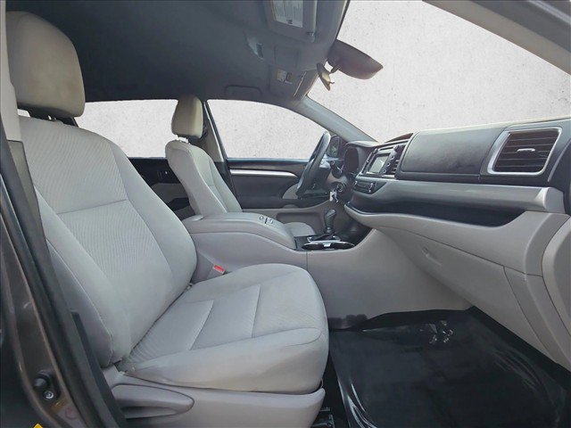 Used 2018 Toyota Highlander LE FWD image 21