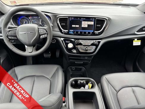 New 2026 Chrysler Pacifica Select w/ S Appearance Package image 2
