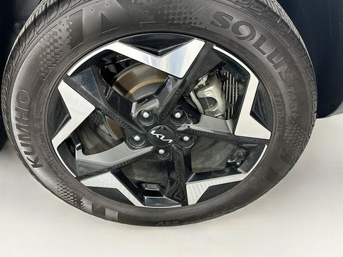 Used 2025 Kia Seltos S image 11