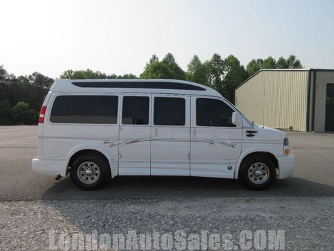Used 2017 GMC Savana 2500 RWD image 7
