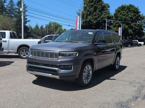 Used 2023 Jeep Grand Wagoneer L Series II w/ Premium Group II AWD/4WD image 7