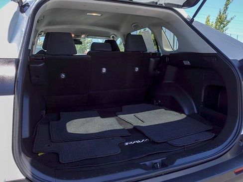 Certified 2021 Toyota RAV4 LE w/ Carpet Mat Package (TMS) AWD/4WD image 30
