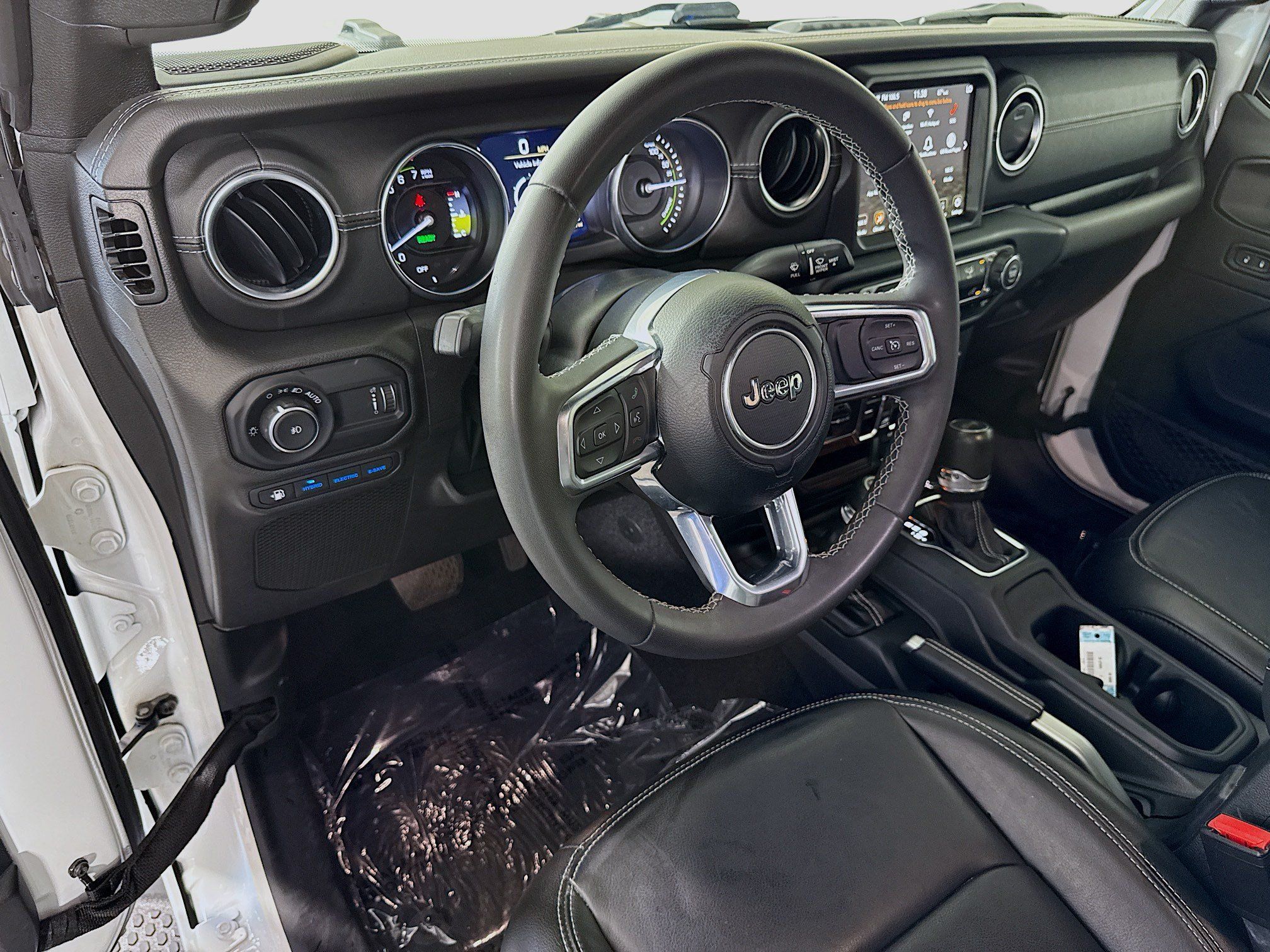 Used 2023 Jeep Wrangler Unlimited Sahara AWD/4WD image 23