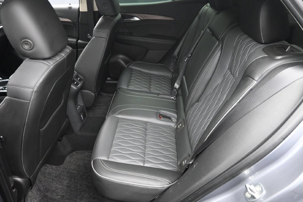 Used 2022 Buick Envision Avenir w/ Safety Package AWD/4WD image 14