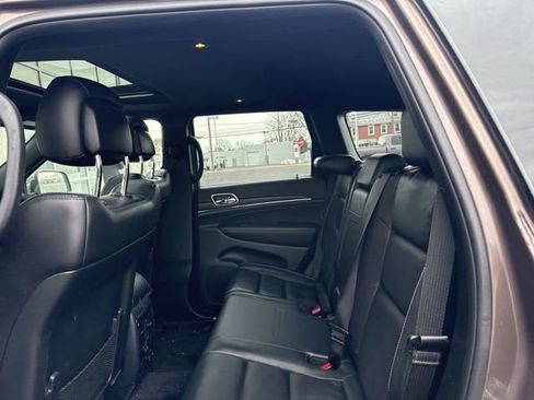 Used 2017 Jeep Grand Cherokee Limited image 8