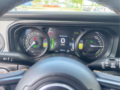 Used 2024 Jeep Wrangler Unlimited AWD/4WD image 26