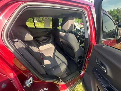 Used 2017 Chevrolet Trax LT w/ Sun & Sound Package FWD image 11