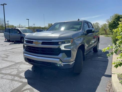 Used 2023 Chevrolet Silverado 1500 LT AWD/4WD image 3