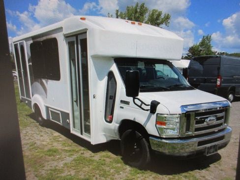 Used 2015 Ford E-350 and Econoline 350 Super Duty RWD image 4