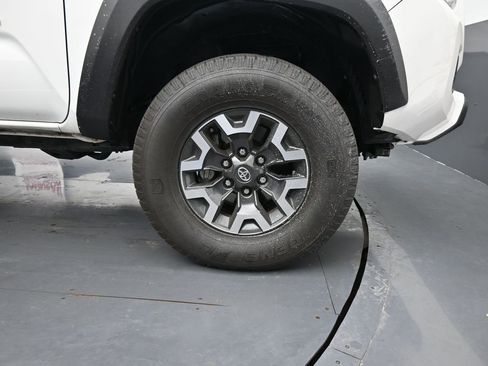 Used 2022 Toyota Tacoma TRD Off-Road w/ Technology Package image 11