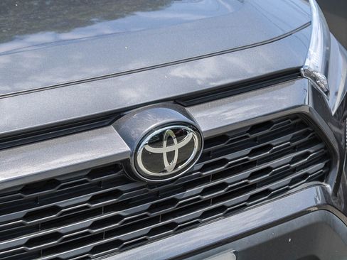 Used 2024 Toyota RAV4 XLE FWD image 6