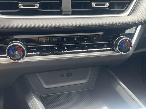 New 2027 Chevrolet Equinox LT w/ Convenience Package II FWD image 19