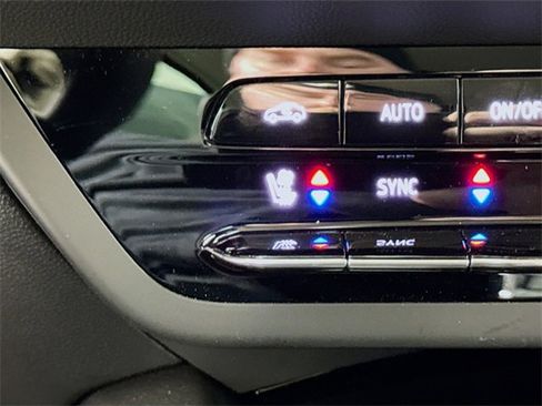 Used 2023 Buick Envision Avenir image 23