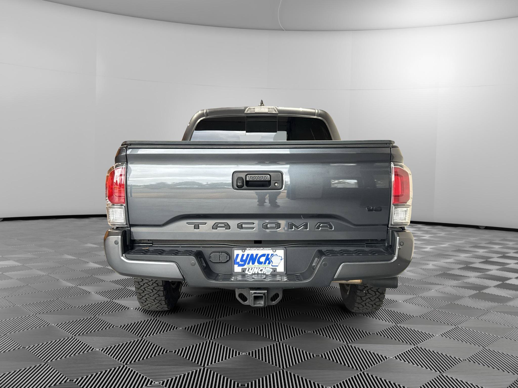 Used 2023 Toyota Tacoma TRD Off-Road w/ Technology Package AWD/4WD image 4