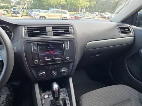 Used 2016 Volkswagen Jetta SE FWD image 16