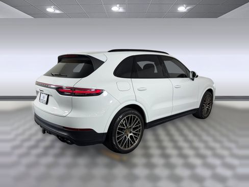 Used 2023 Porsche Cayenne Platinum Edition image 9