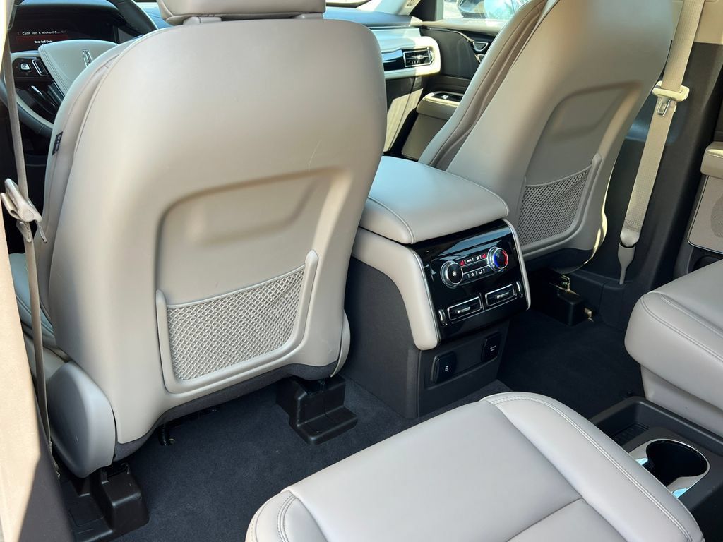 Used 2023 Lincoln Aviator AWD w/ Premium Package image 35