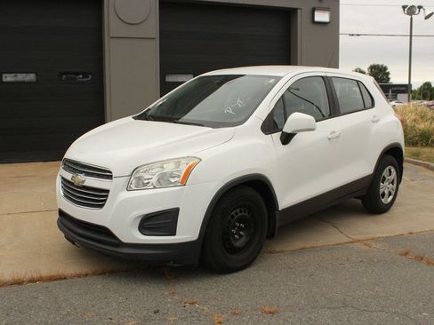 Used 2016 Chevrolet Trax LS w/ LPO, Protection Package FWD image 2