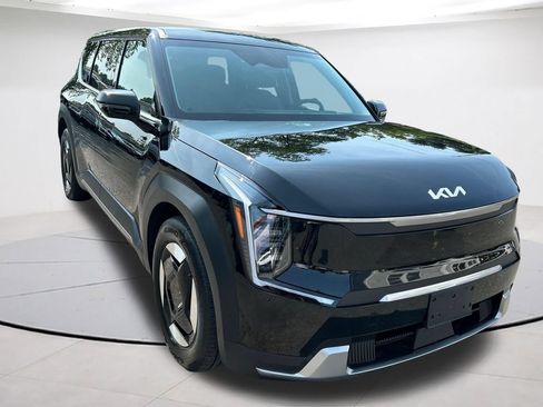 Certified 2024 Kia EV9 Light Long Range RWD image 1