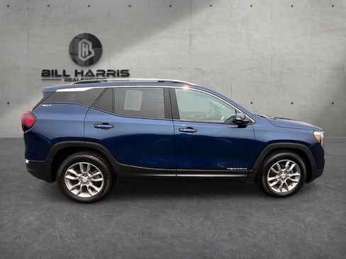 Used 2022 GMC Terrain SLT w/ Infotainment Package II FWD image 5