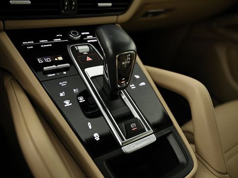 Certified 2023 Porsche Cayenne Coupe AWD/4WD image 38
