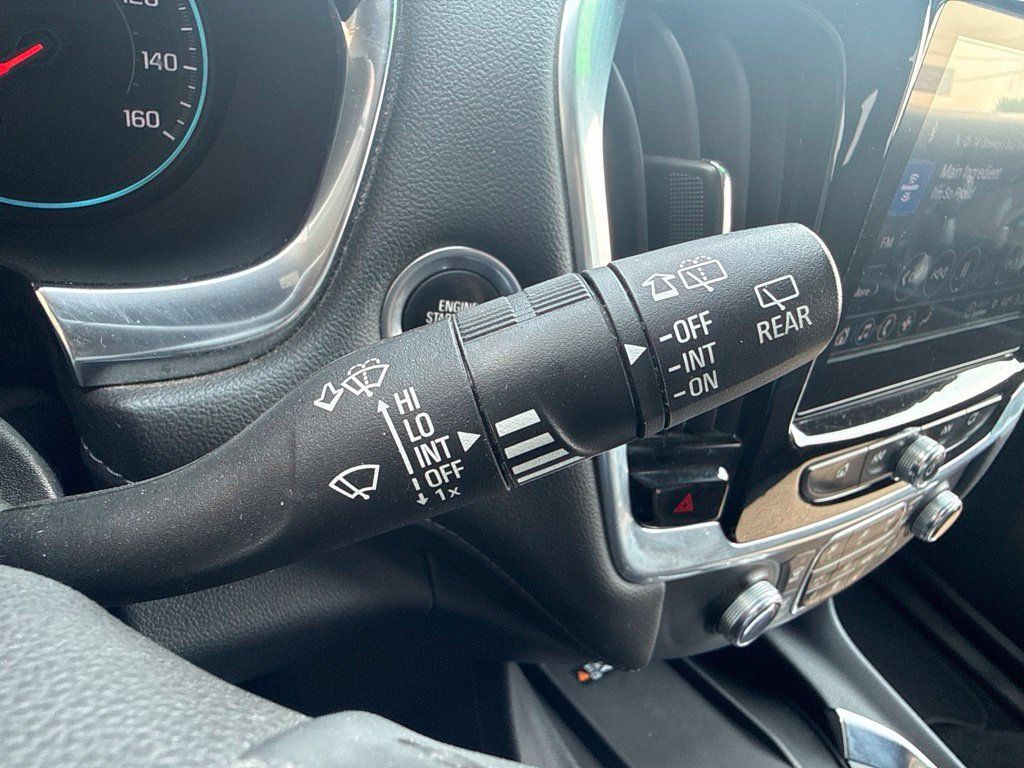 Used 2023 Chevrolet Traverse LT FWD image 26