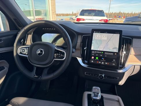 Used 2025 Volvo XC90 T8 Ultra w/ Protection Package Premier image 16