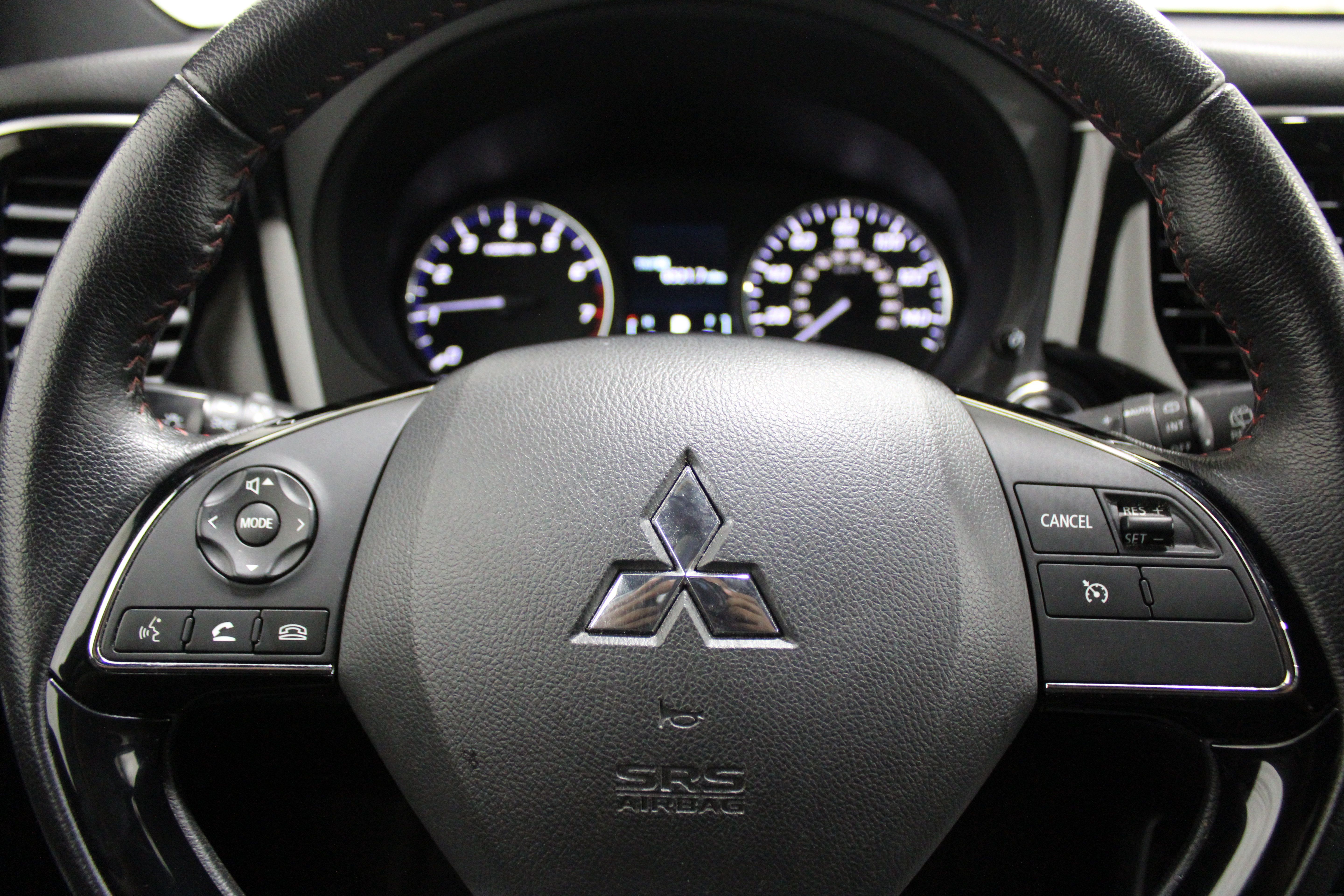 Used 2020 Mitsubishi Outlander SE FWD image 17