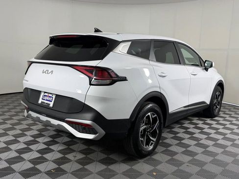 Used 2025 Kia Sportage LX image 3