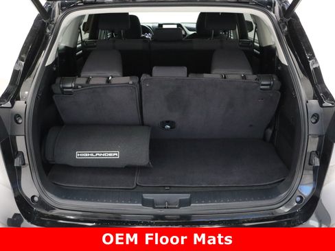 Used 2023 Toyota Highlander LE image 33