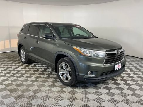 Used 2014 Toyota Highlander Limited Platinum AWD/4WD image 18