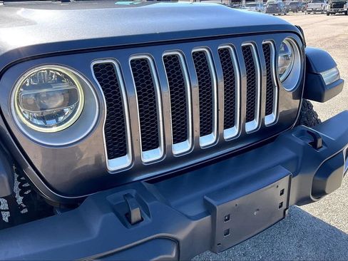 Used 2019 Jeep Wrangler Unlimited Sahara AWD/4WD image 34