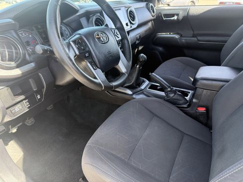 Used 2016 Toyota Tacoma TRD Off-Road w/ Premium & Technology Package image 19