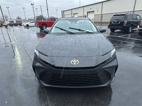 Used 2025 Toyota Camry LE image 9