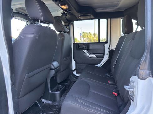 Used 2014 Jeep Wrangler Unlimited Rubicon w/ Connectivity Group image 11