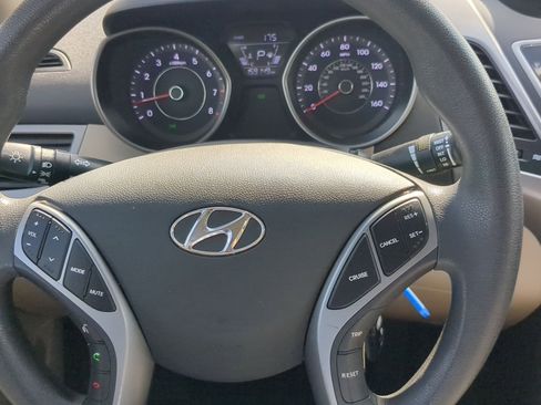 Used 2016 Hyundai Elantra SE w/ Option Group 02 FWD image 12