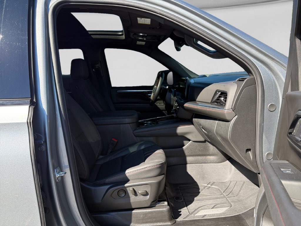 Used 2025 Chevrolet Suburban RST w/ Comfort Package AWD/4WD image 15