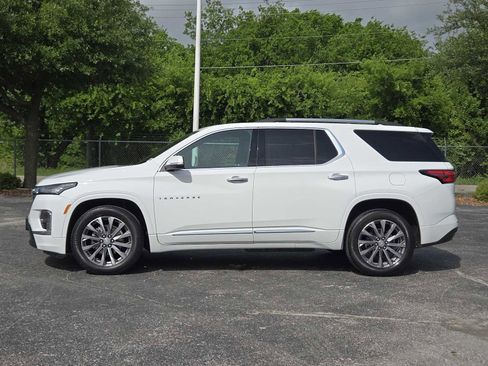 Certified 2023 Chevrolet Traverse Premier FWD image 5