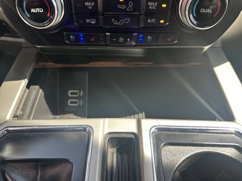 Used 2018 Ford F150 Lariat w/ Equipment Group 502A Luxury AWD/4WD image 19