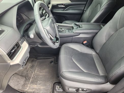 Used 2024 Toyota Grand Highlander FWD image 15