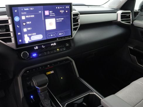 Used 2024 Toyota Tundra Limited image 16