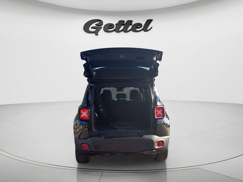 Used 2022 Jeep Renegade Altitude AWD/4WD image 9