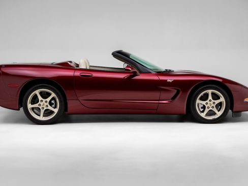 Used 2003 Chevrolet Corvette 50th Anniversary Edition w/ Preferred Equipment Group1 image 2