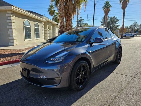 Used 2021 Tesla Model Y Long Range image 2